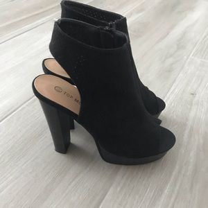 SOLD! Top Moda Black Perforated Chunky Heels Size 6.5